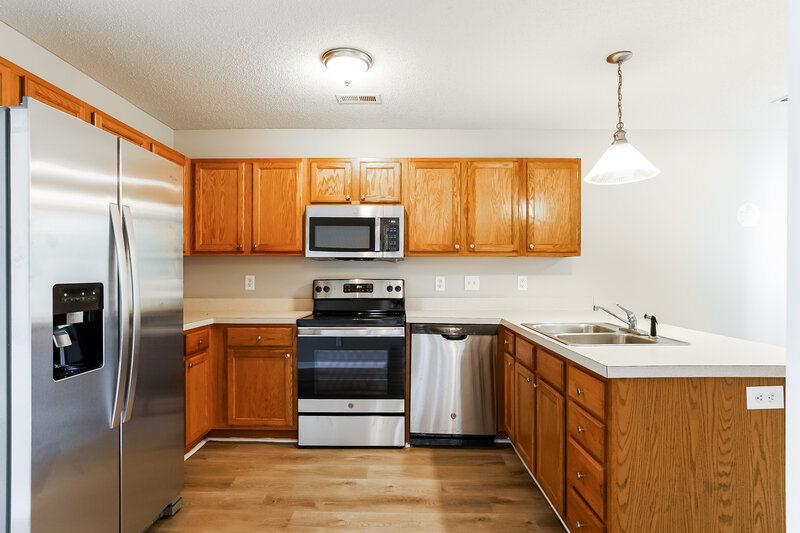 1,640/Mo, 104 Reebe Cir Selma, NC 27576 Kitchen View 2