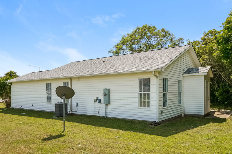 1,640/Mo, 104 Reebe Cir Selma, NC 27576 Rear View