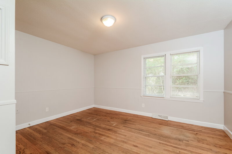 1,410/Mo, 110 E Crestview Dr Smithfield, NC 27577 Living Room View