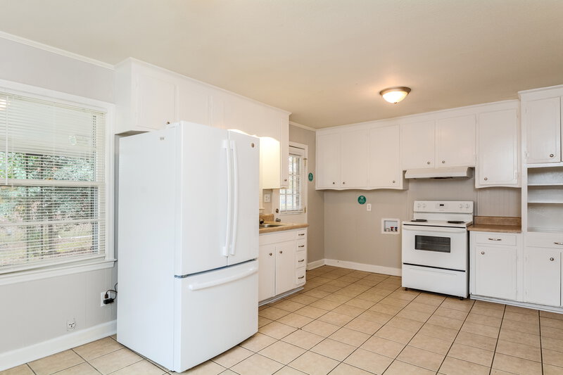 1,410/Mo, 110 E Crestview Dr Smithfield, NC 27577 Kitchen View