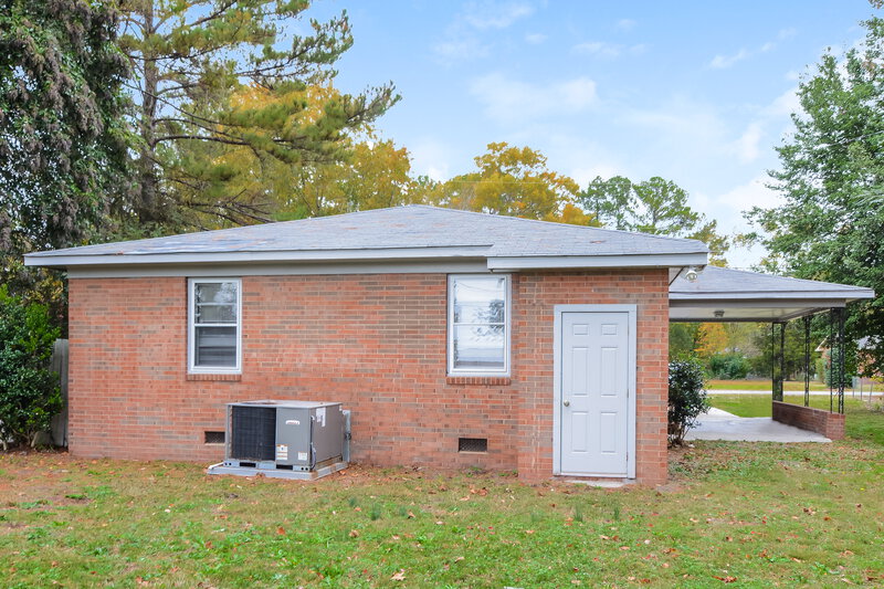 1,410/Mo, 110 E Crestview Dr Smithfield, NC 27577 Rear View