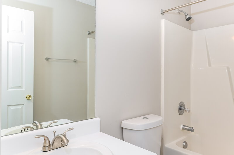 1,535/Mo, 164 Clearwater Dr Wilson's Mills, NC 27577 Main Bathroom View