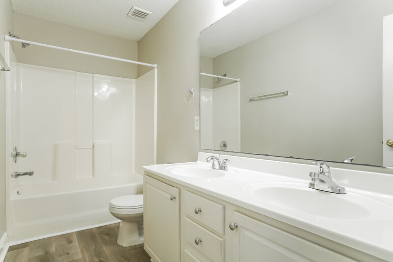 1,850/Mo, 185 Jared Dr Fuquay Varina, NC 27526 Main Bathroom View