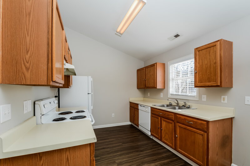 1,590/Mo, 4033 Scofield Dr Raleigh, NC 27610 Kitchen View