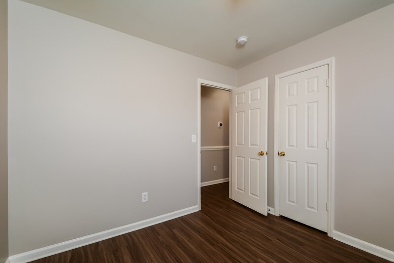 1,590/Mo, 4033 Scofield Dr Raleigh, NC 27610 Main Bathroom View
