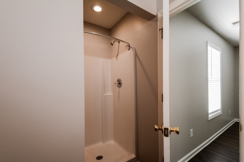 1,590/Mo, 4033 Scofield Dr Raleigh, NC 27610 Main Bathroom View 2