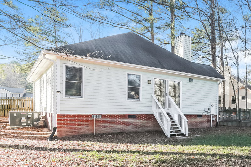 1,840/Mo, 5513 Lake Garden Ct Raleigh, NC 27610 Rear View