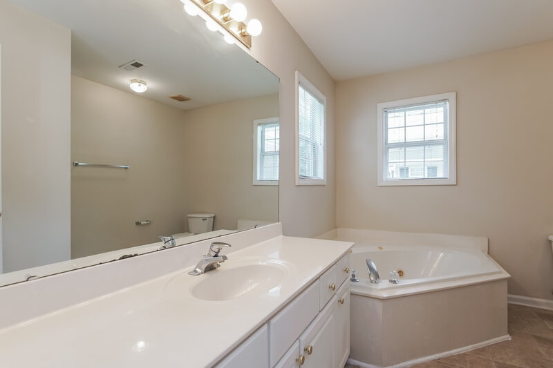 2,150/Mo, 5123 Rina Ct Cary, NC 27518 Main Bathroom View