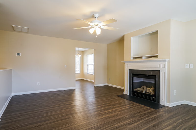 2,040/Mo, 3915 Griffis Glen Dr Raleigh, NC 27610 Living Room View 2