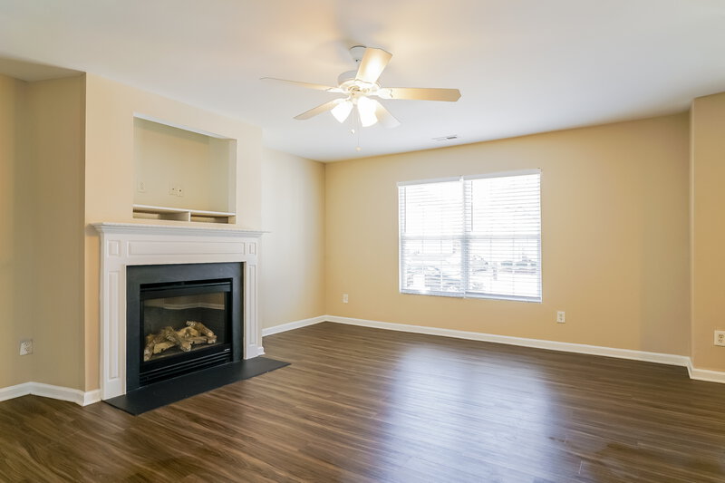 2,040/Mo, 3915 Griffis Glen Dr Raleigh, NC 27610 Living Room View 3