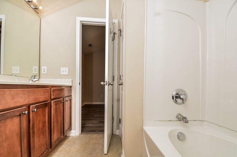 1,740/Mo, 116 Shelter Haven Dr Apex, NC 27502 Main Bathroom View