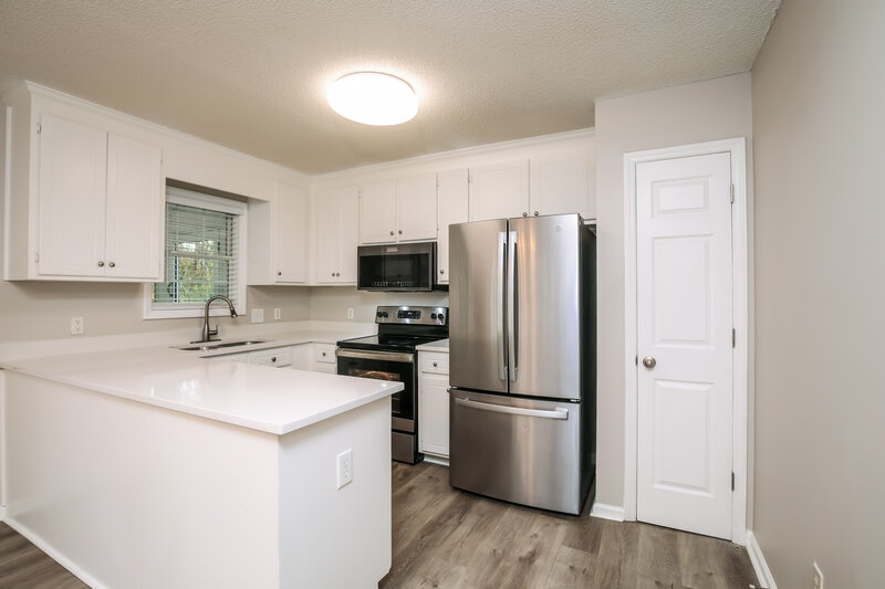 1,690/Mo, 1461 Smokey Mountain Dr Zebulon, NC 27597 Kitchen View