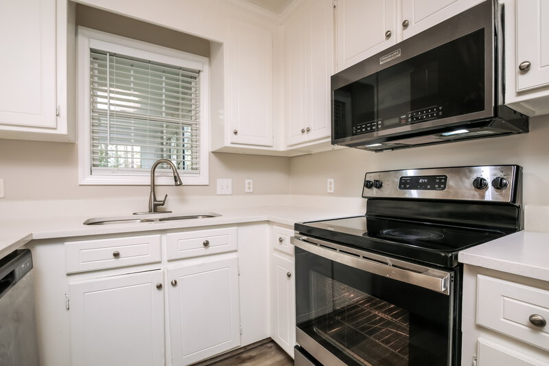 1,690/Mo, 1461 Smokey Mountain Dr Zebulon, NC 27597 Kitchen View 2