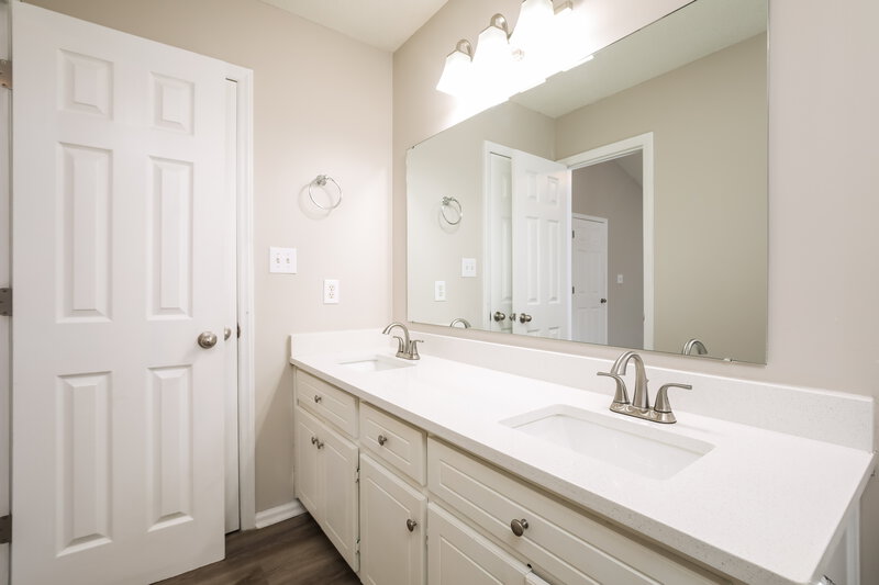 1,690/Mo, 1461 Smokey Mountain Dr Zebulon, NC 27597 Main Bathroom View 2