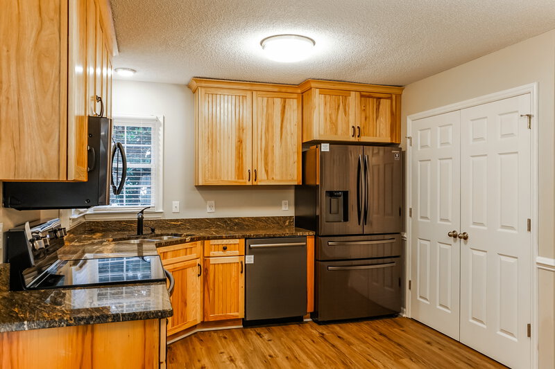 1,915/Mo, 524 Somersworth Dr Knightdale, NC 27545 Kitchen View 2