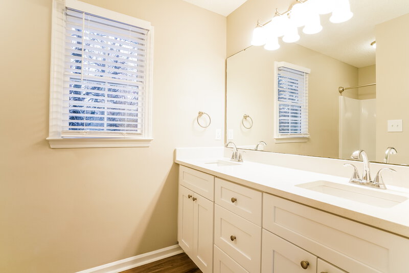 1,915/Mo, 524 Somersworth Dr Knightdale, NC 27545 Main Bathroom View