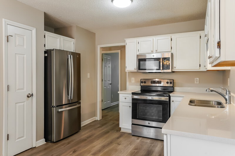 1,800/Mo, 1005 Henchman Ct Knightdale, NC 27545 Kitchen View