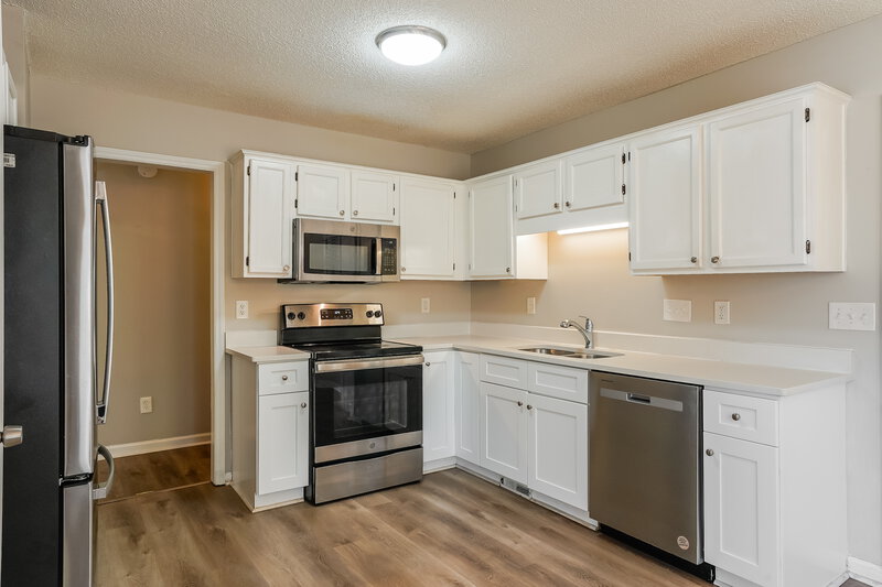 1,800/Mo, 1005 Henchman Ct Knightdale, NC 27545 Kitchen View 2