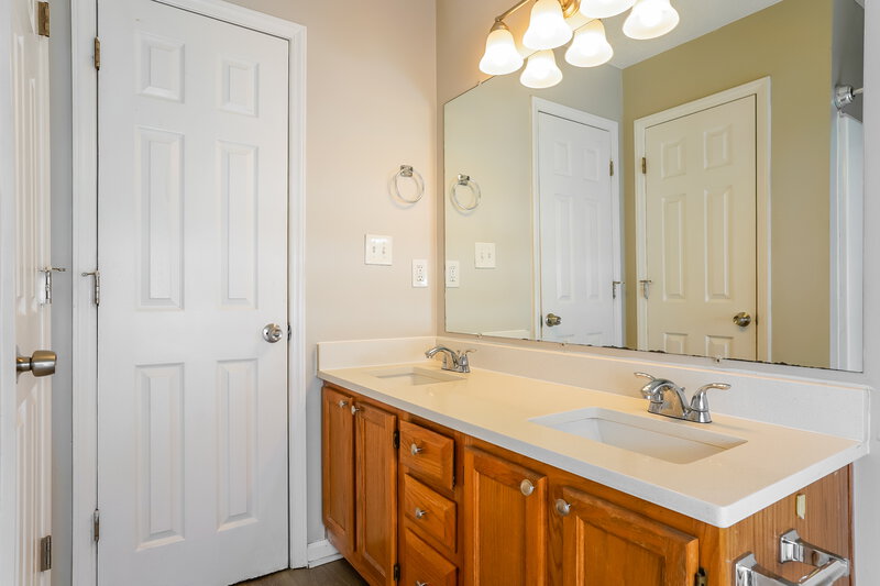 1,800/Mo, 1005 Henchman Ct Knightdale, NC 27545 Bathroom View