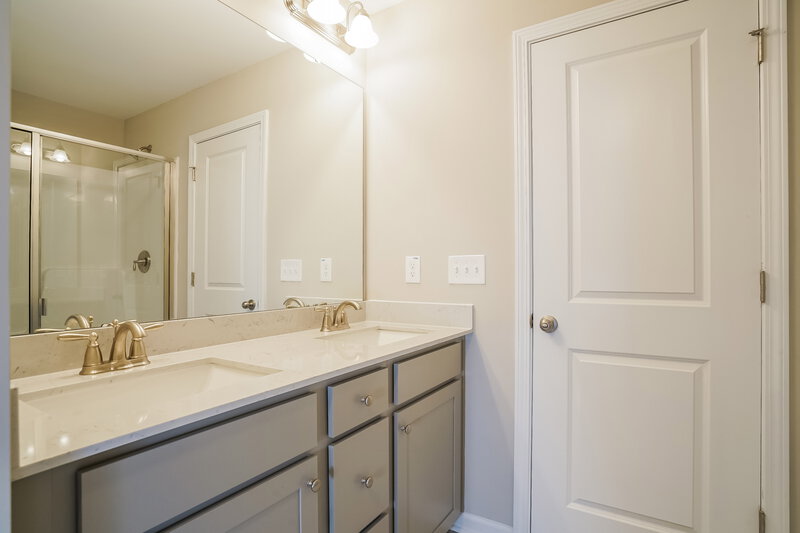 1,995/Mo, 47 Greenview Street Clayton, NC 27520 Bathroom View