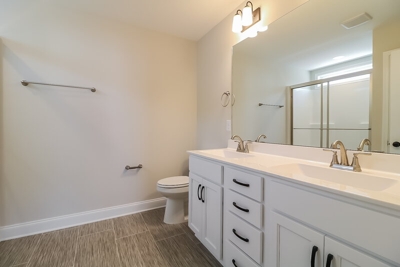 2,295/Mo, 13 Patagonia Place Clayton, NC 27520 Main Bathroom View