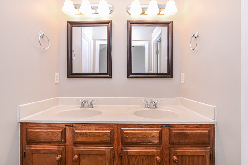1,825/Mo, 3405 Singleleaf Ln Raleigh, NC 27616 Main Bathroom View