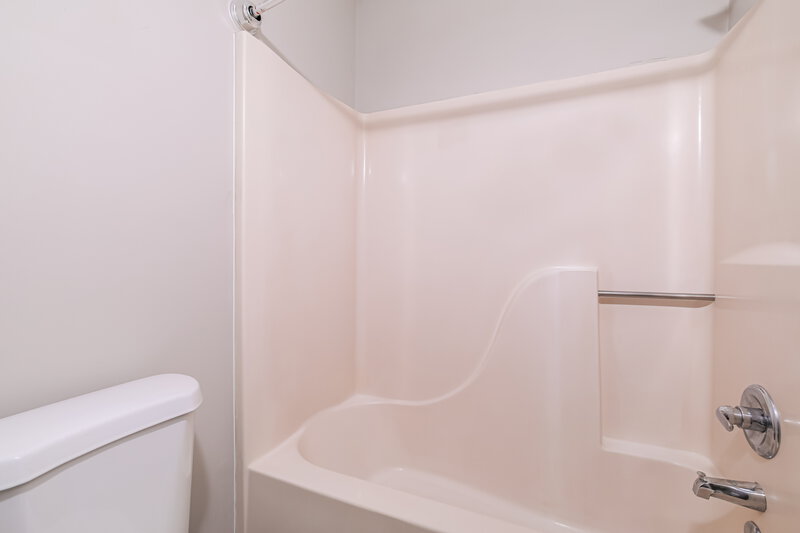 1,825/Mo, 3405 Singleleaf Ln Raleigh, NC 27616 Main Bathroom View 2