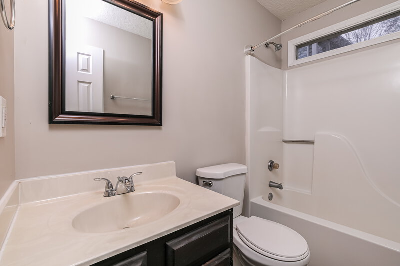 1,825/Mo, 3405 Singleleaf Ln Raleigh, NC 27616 Bathroom View