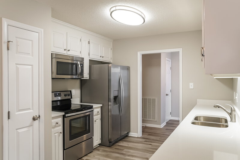 1,860/Mo, 6901 Whittlesea PL Raleigh, NC 27616 Kitchen View