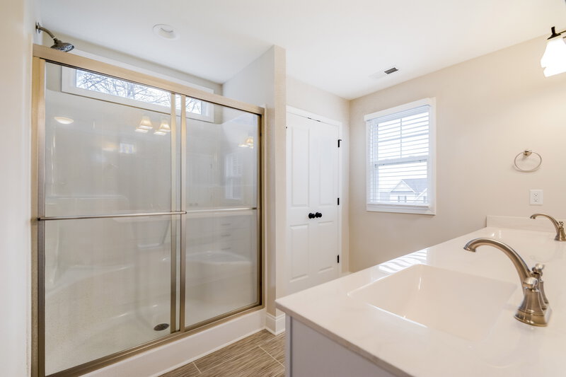 2,085/Mo, 55 Patagonia Place Clayton, NC 27520 Main Bathroom View