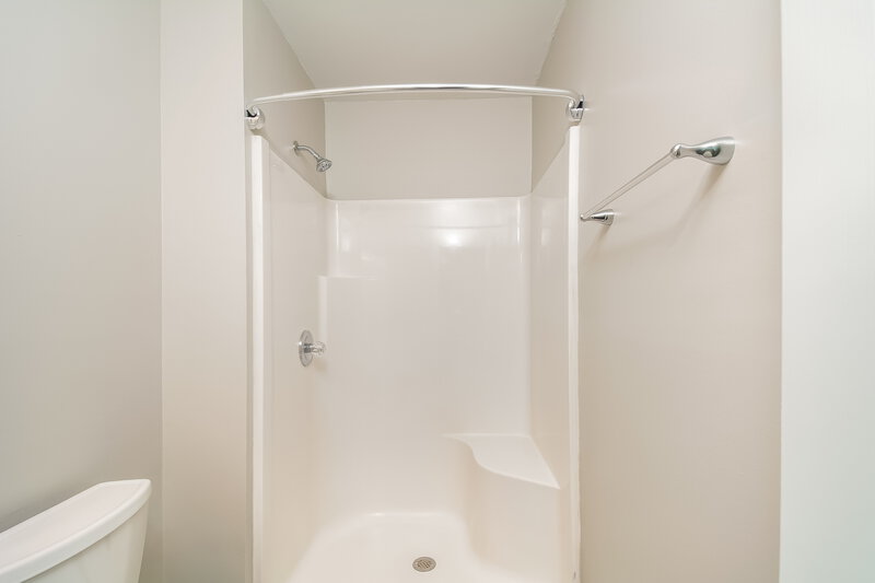 1,660/Mo, 213 Tavistock Ct Clayton, NC 27520 Main Bathroom View