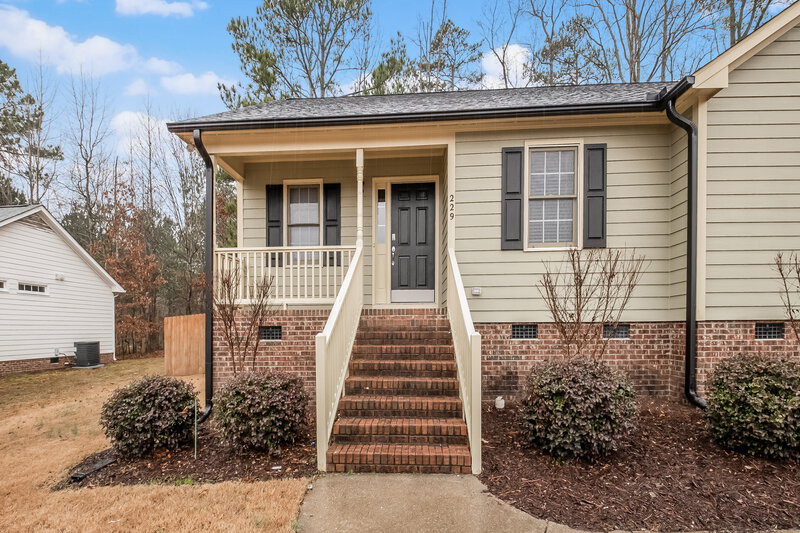 1,860/Mo, 229 Mitchell Ave Clayton, NC 27520 Front View 2