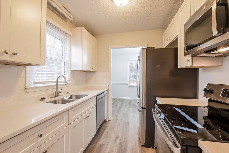 1,860/Mo, 229 Mitchell Ave Clayton, NC 27520 Kitchen View 2