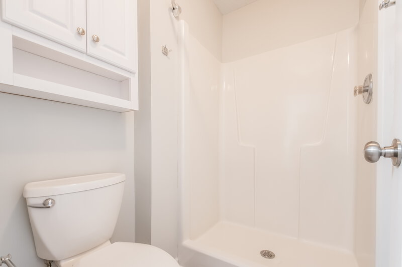 1,860/Mo, 229 Mitchell Ave Clayton, NC 27520 Main Bathroom View 2