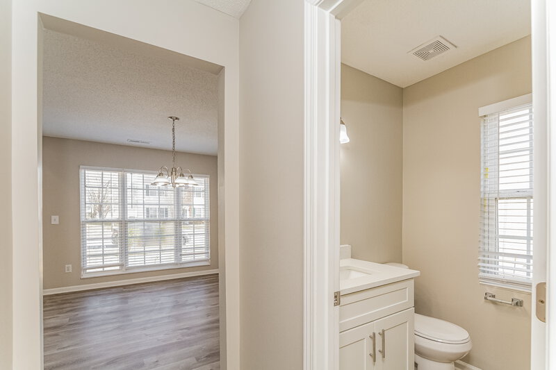 1,950/Mo, 3004 Hayling Dr Raleigh, NC 27610 Bathroom View 3