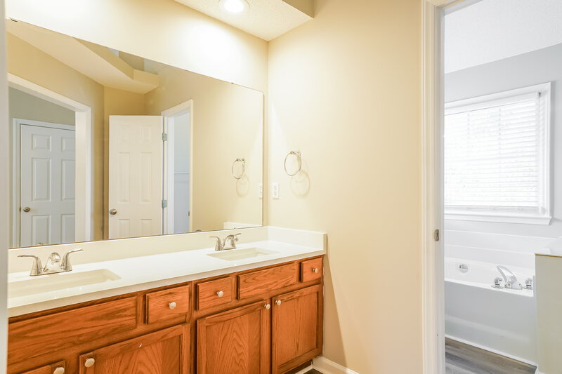 2,175/Mo, 1012 Flower Round Court Raleigh, NC 27610 Main Bathroom View