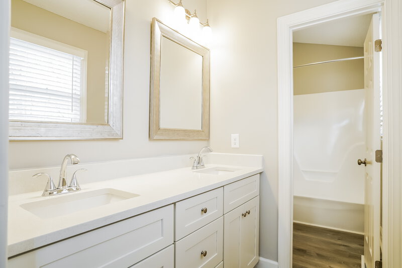 1,755/Mo, 1520 Long Cove Ct Raleigh, NC 27604 Main Bathroom View