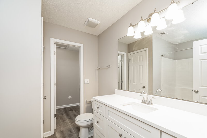 1,895/Mo, 949 Stinson Ave Holly Springs, NC 27540 Main Bathroom View
