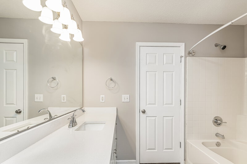 1,895/Mo, 949 Stinson Ave Holly Springs, NC 27540 Main Bathroom View 2