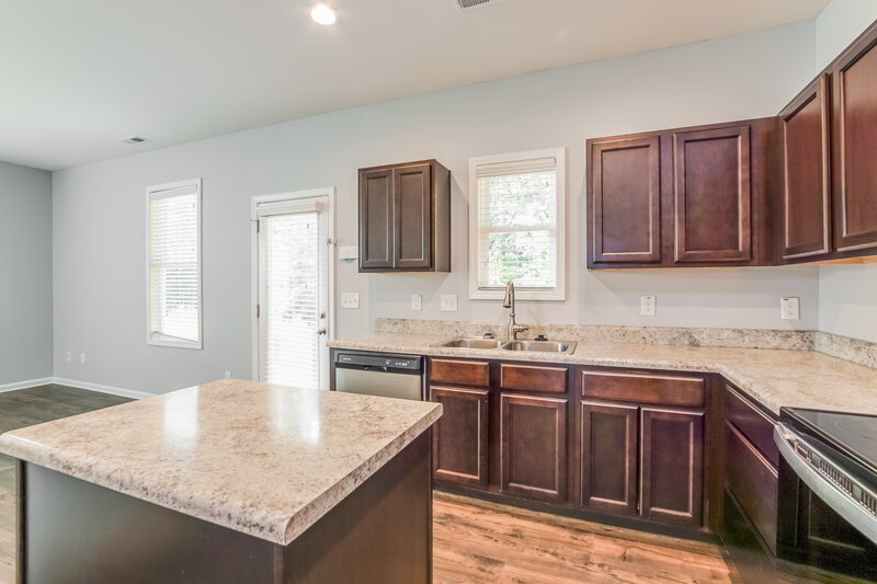 1,695/Mo, 119 Oakdale Ave Clayton, NC 27520 Kitchen View 2