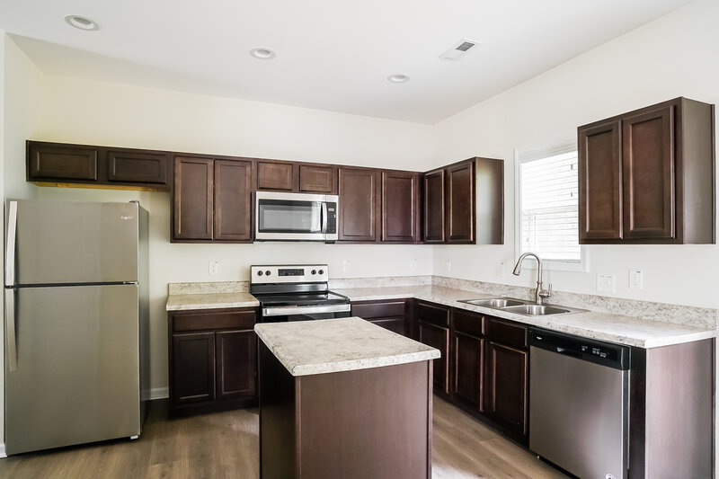 2,500/Mo, 151 Oakdale Ave Clayton, NC 27520 Kitchen View