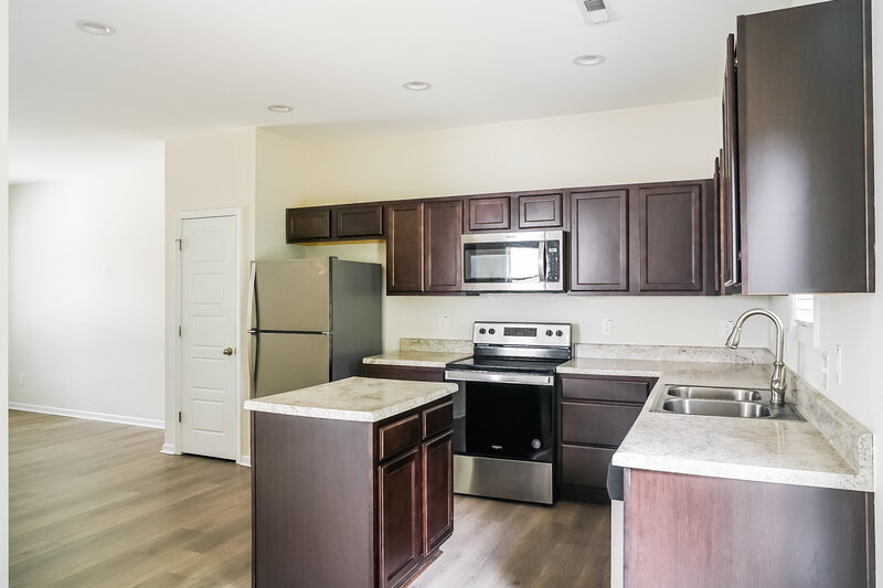 2,500/Mo, 151 Oakdale Ave Clayton, NC 27520 Kitchen View 2