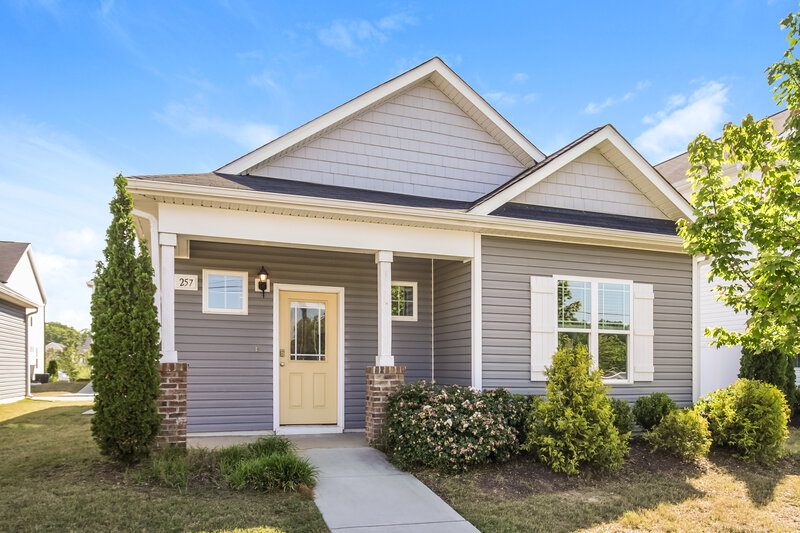 1,705/Mo, 257 E Wilson St Clayton, NC 27520 Front View
