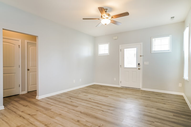 1,970/Mo, 257 E Wilson St Clayton, NC 27520 Living Room View