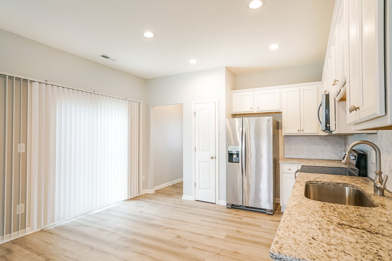 1,970/Mo, 257 E Wilson St Clayton, NC 27520 Kitchen View