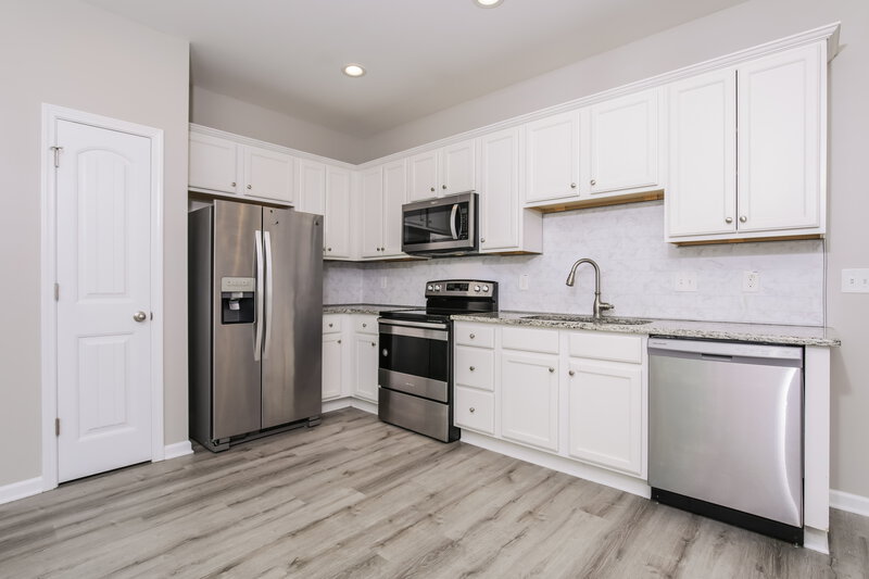 1,705/Mo, 257 E Wilson St Clayton, NC 27520 Kitchen View