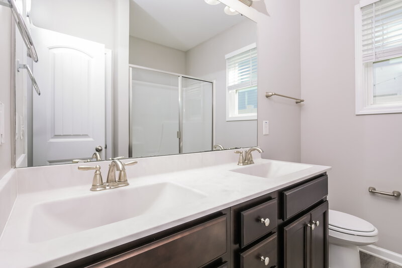 1,705/Mo, 257 E Wilson St Clayton, NC 27520 Main Bathroom View
