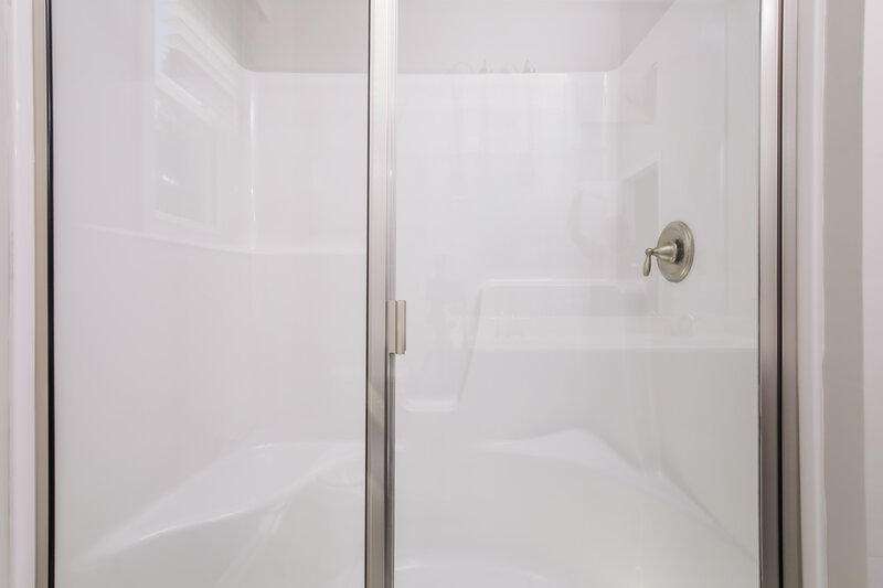 1,705/Mo, 257 E Wilson St Clayton, NC 27520 Main Bathroom View 2