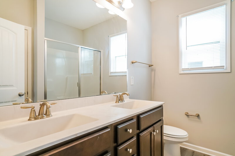 1,970/Mo, 257 E Wilson St Clayton, NC 27520 Bathroom View