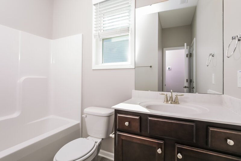 1,705/Mo, 257 E Wilson St Clayton, NC 27520 Bathroom View